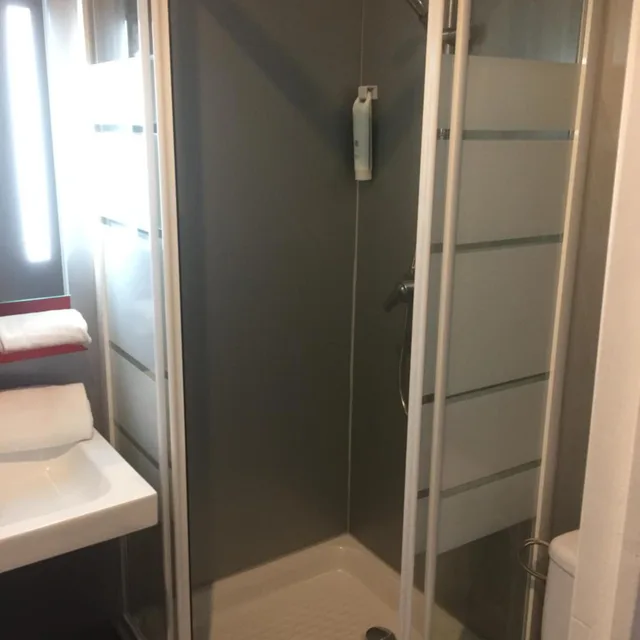 Room, Twin Beds, Enzo Hotels Trappes by Kyriad Direct 6/7