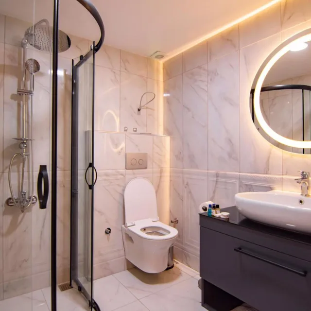 جناح، Sandal Hotel 7/9