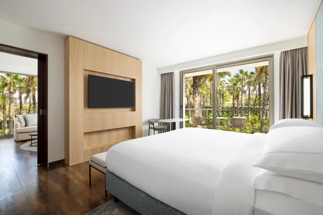 1 Bedroom, Suite, King Bed, Resort View, Sofa, Balcony, Club Lounge Access، Algarve Marriott Salgados Golf Resort & Conference Center 4/10