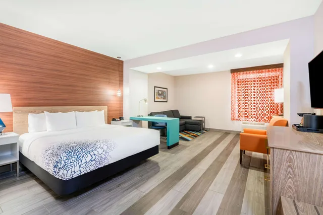 غرفة بسريرين كوين، La Quinta Inn & Suites by Wyndham Oklahoma City Airport 2/2