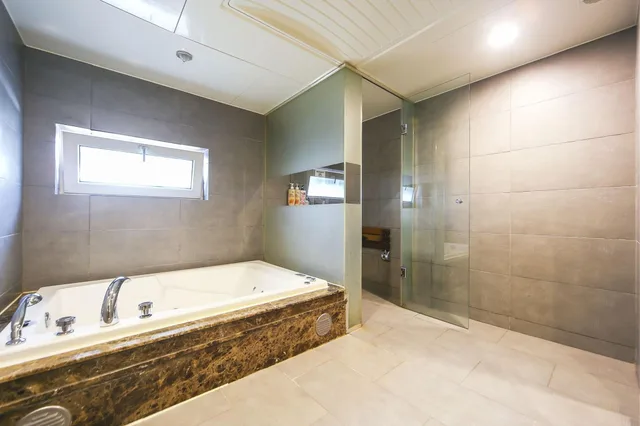 غرفة غراند بسرير مزدوج، Friendly Dh Naissance Hotel By Mindrum Group 6/8