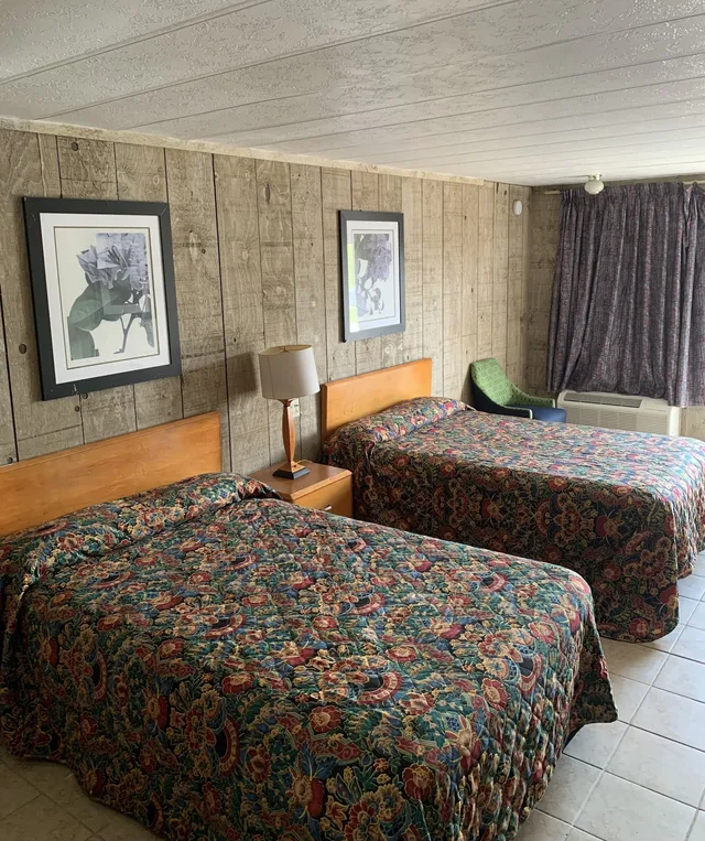 غرفة بسريرين كوين، Loma Alta Motel 1/3