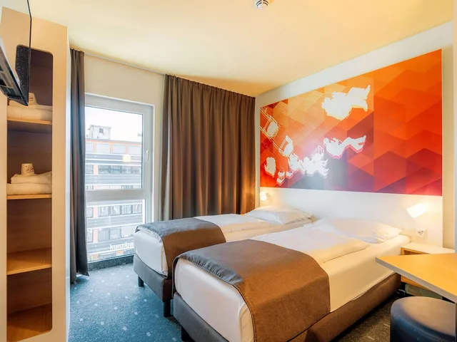 غرفة ثلاثية بثلاثة أسرّة، B&B Hotel Stuttgart-Bad Cannstatt 3/3