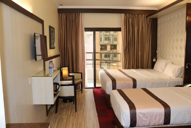 غرفة ديلوكس عائلية بإطلالة على البحر بشرفة، Al Khaleej Grand Hotel 1/10