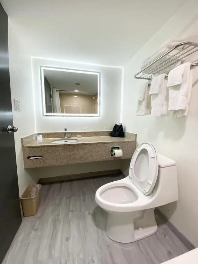 غرفة بسرير كينج، Ramada By Wyndham Tuscaloosa 9/10