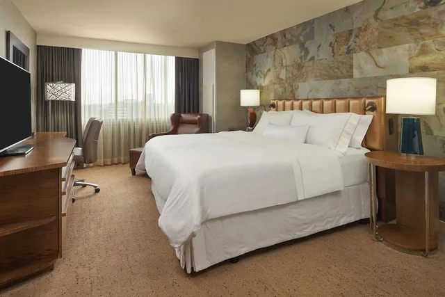 جناح جونيور بسرير كينج مع أريكة لذوي الإعاقة، The Westin Tysons Corner 1/2