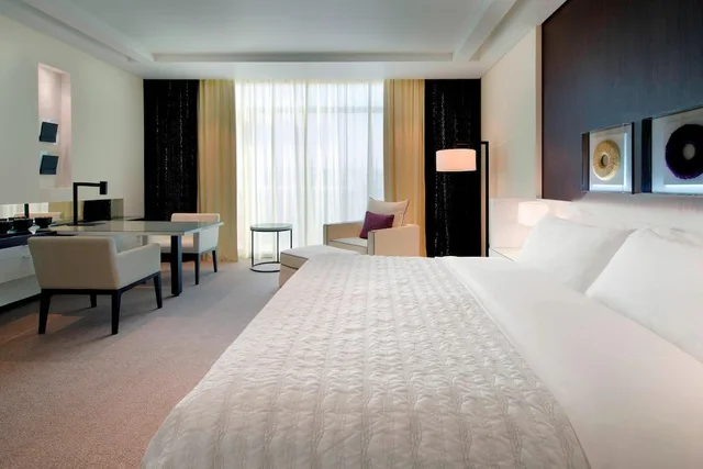 غرفة ملكية بسرير مزدوج، Le Meridien Dubai Hotel and Conference Centre 1/5