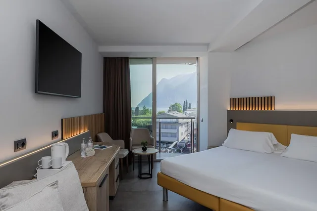 Deluxe, Queen Bed, Lake View, Hotel Garda 5/10