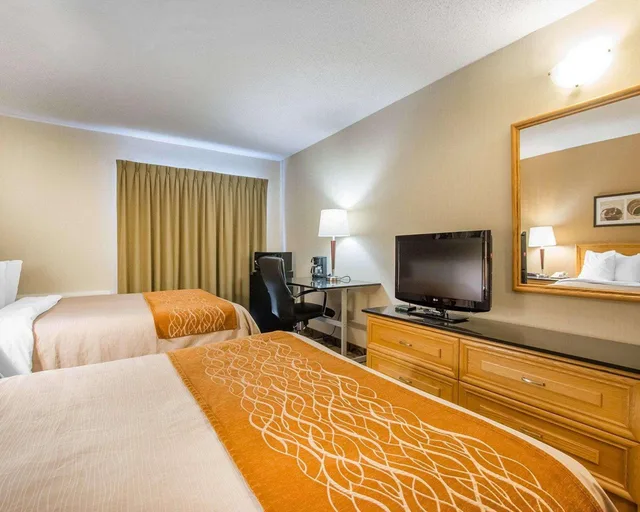 غرفة بسرير كينج، Comfort Inn Baie-Comeau 5/6
