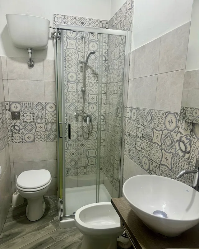 غرفة ديلوكس ثلاثية بسرير مزدوج وسرير فردي، Hotel Santuario Pompei 5/6