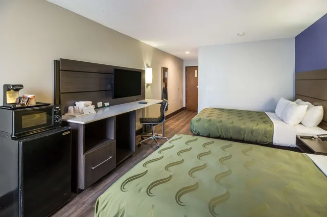غرفة قياسية بسريرين مزدوجين، Quality Inn Near MCAS Cherry Point 3/3