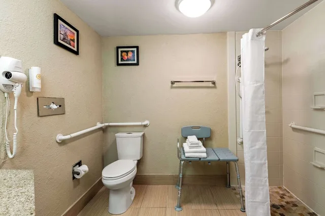غرفة قياسية بسريرين كوين، Comfort Inn Roswell-Dunwoody 9/9