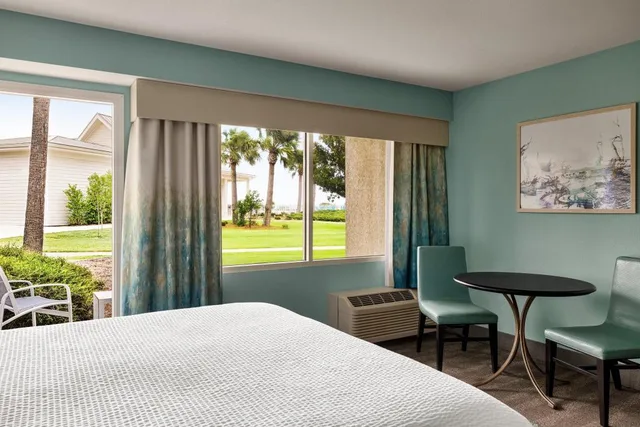 Room, King Bed, Partial View, Accessible، Holiday Inn Resort Jekyll Island 2/5