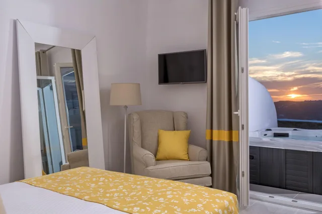 جناح جونيور بإطلالة على البحر بحوض جاكوزي، Colours Of Mykonos 2/10