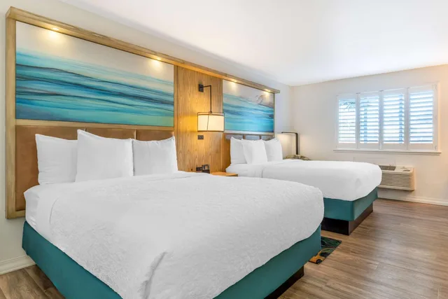 جناح بغرفتي نوم بحوض جاكوزي، Best Western Plus Capitola By the Sea Inn Suites 3/10