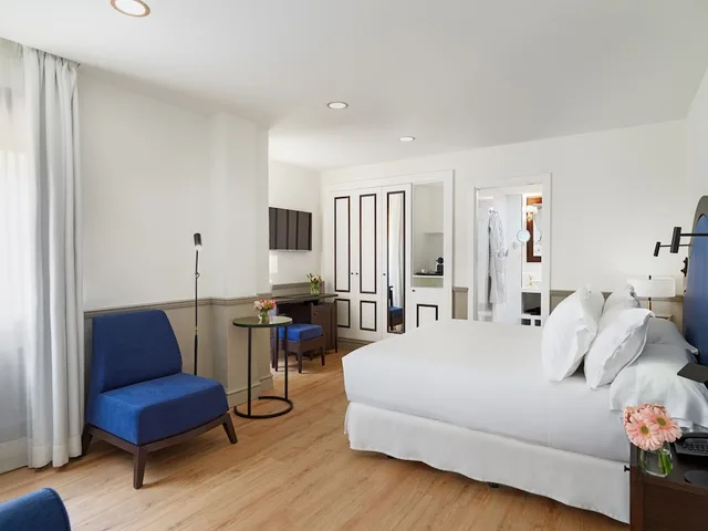 Triple Room Children، H10 Corregidor Boutique Hotel 2/8