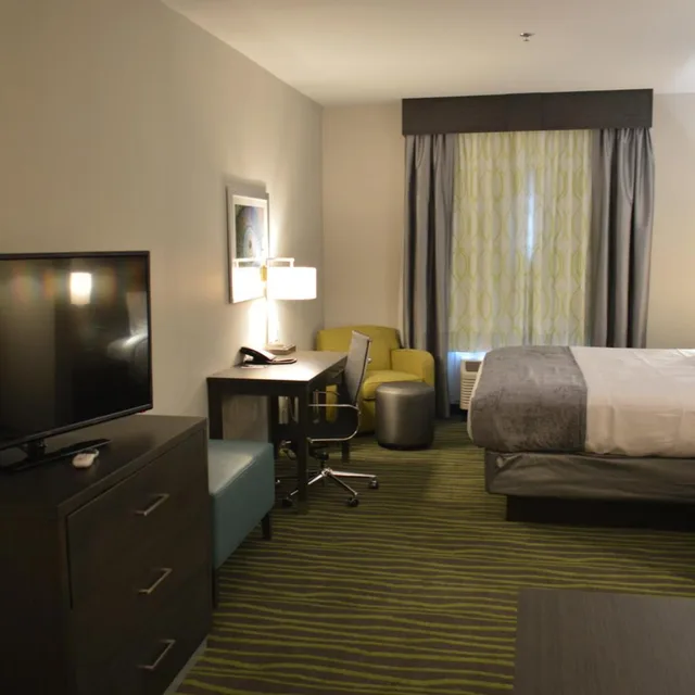 جناح بسرير كينج بحوض استحمام لذوي الإعاقة، Best Western Plus At Prien Lake Inn And Suites 7/10
