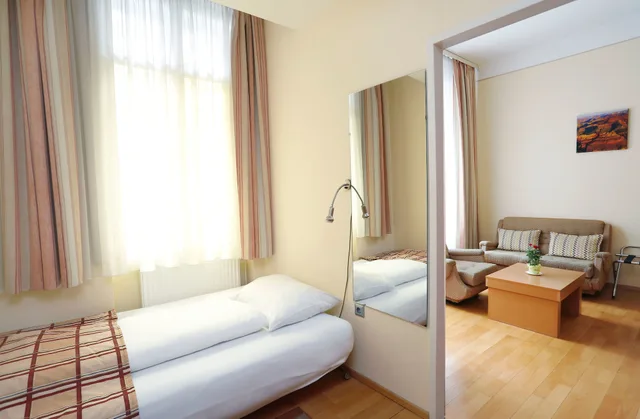 شقة بسرير مزدوج وسريرين منفصلين بغرفتي نوم، Hotel Continental 2/7