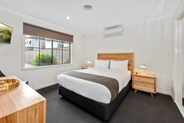 3 Bedrooms, Villa, 2 Queen and Twin Beds, Fawkner Suites Serviced Apartments 3/4