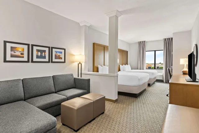 جناح بسريرين كوين لذوي الإعاقة، Comfort Suites Stuart Hutchinson Island 1/4