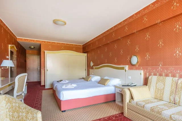 Deluxe, Twin Beds, Park View, Majestic Palace 1/2
