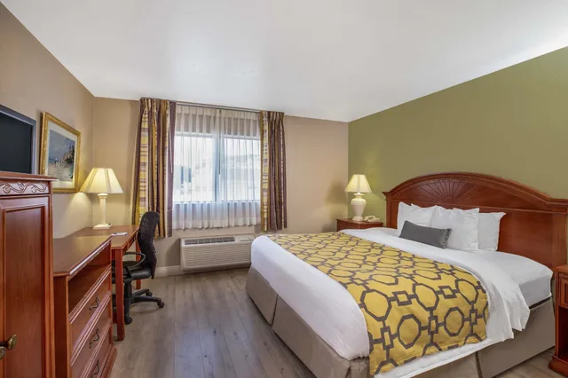 Mini, Suite, Queen Bed، Baymont By Wyndham Tehachapi 2/3
