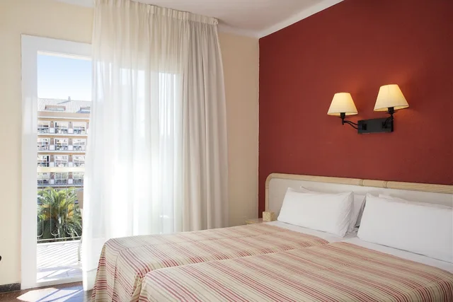 غرفة كومفورت رباعية بشرفة، Luna Park Hotel Yoga and Spa 3/7