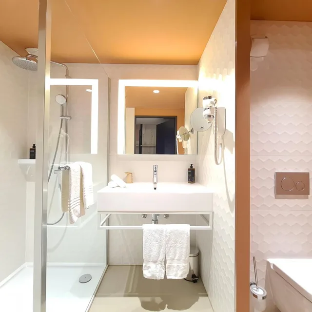 غرفة كلاسيكية بسرير كوين مع أريكة، Mercure Hotel Delemont 10/10
