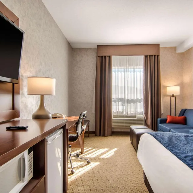غرفة بسرير كوين يُسمح فيها بالحيوانات الأليفة، Comfort Inn & Suites Medicine Hat Shopping Centre 4/6