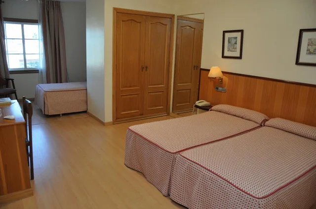 غرفة ثلاثية، Hotel Miramar Playa America 4/10