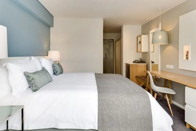 غرفة قياسية بسرير مزدوج، Protea Hotel by Marriott Cape Town Sea Point 1/2