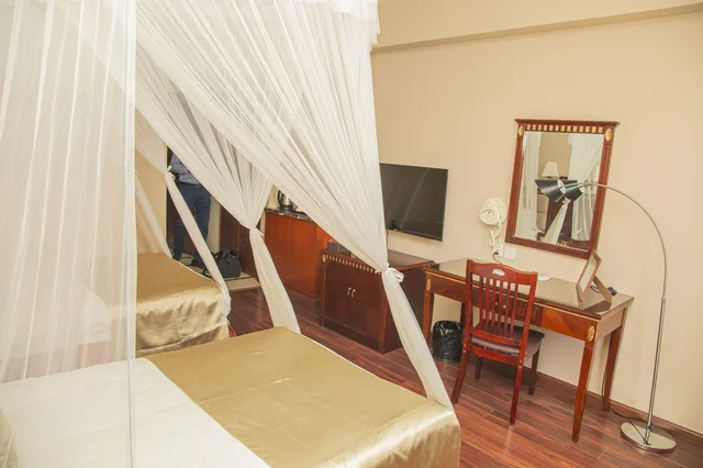 غرفة قياسية بسريرين منفصلين بإطلالة على المدينة، Best Western Plus Paramount Hotel 3/7