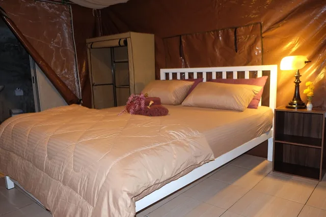 Deluxe, Tent, Queen Bed, Private Bathroom, Kama Siri 1/2