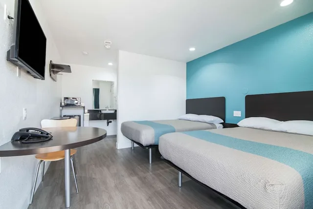 غرفة بسريرين مزدوجين للمدخنين، Motel6 Moreno Valley, CA - Perris 1/4