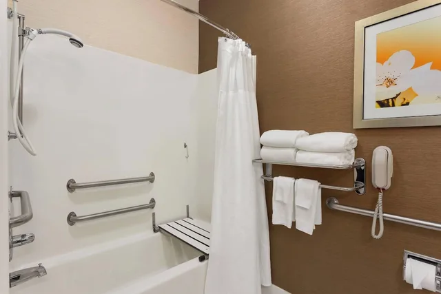 غرفة بسرير كينج لذوي الإعاقة، SureStay by Best Western Norman 3/3