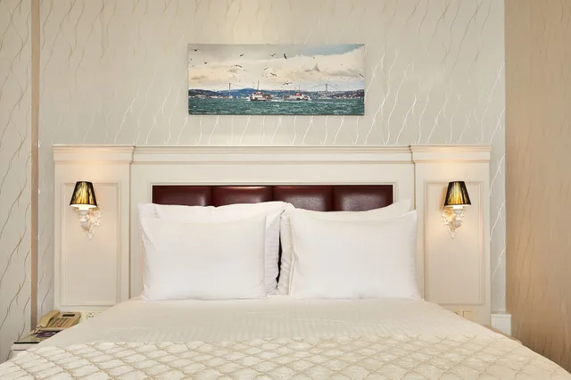 Basement, Studio, 1 King and 4 Single Beds, Private Garden، Albinas Hotel 2/4