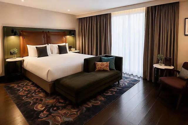 Junior Suite, King Bed, Clayton Hotel City of London 1/4