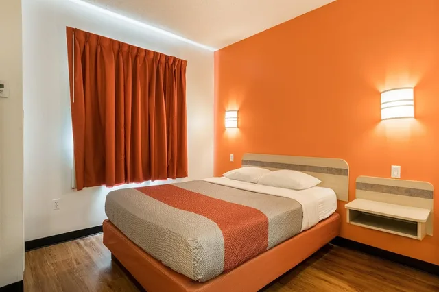 غرفة بسرير كوين، Motel6 Newport, TN 3/9