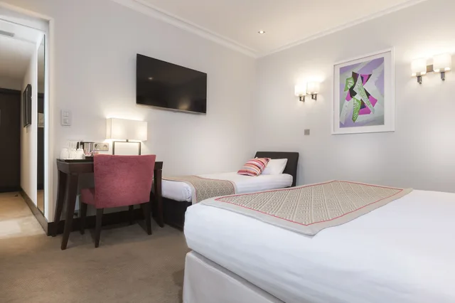 غرفة عائلية بسرير مزدوج وسريرين منفصلين، Montfleuri Hotel 1/11