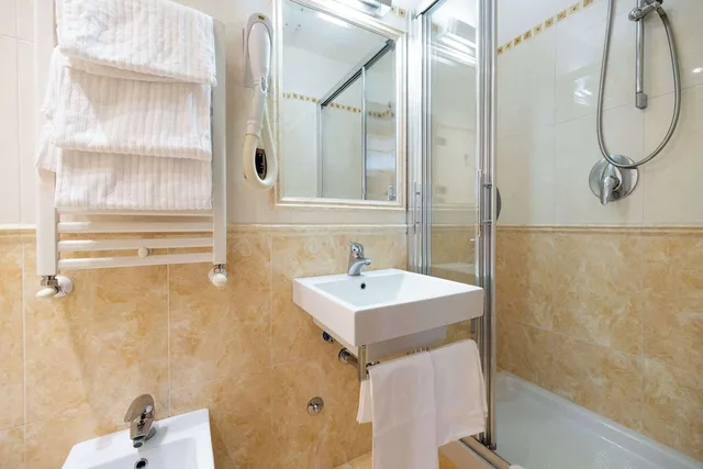 غرفة ثلاثية بثلاثة أسرّة، Clarion Collection Hotel Principessa Isabella 4/4