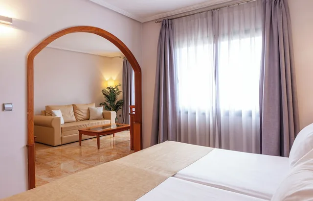 جناح جونيور بسريرين منفصلين مع أريكة، La Laguna Spa And Golf 6/9