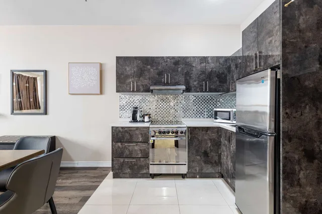 جناح بسريرين كوين مع أريكة بمطبخ، Hotel Montreal Metropolitan, an Ascend Collection Hotel 5/5