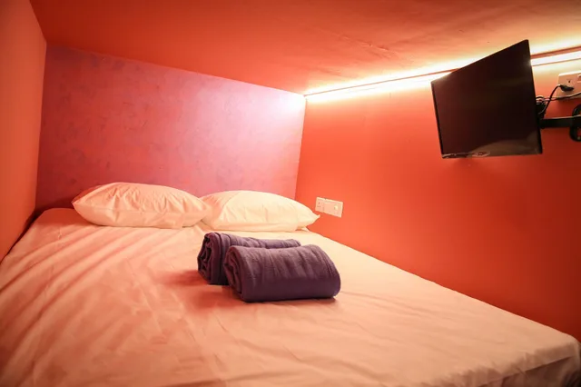 غرفة بسرير مزدوج بحمام مشترك، Tbs Rest & Go Transit Motel - Hostel 2/2