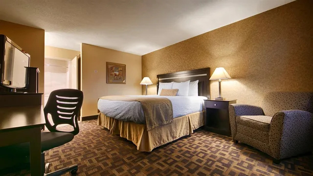 Room, King Bed, Pet Friendly, Best Western Plus Pleasanton Inn 6/8