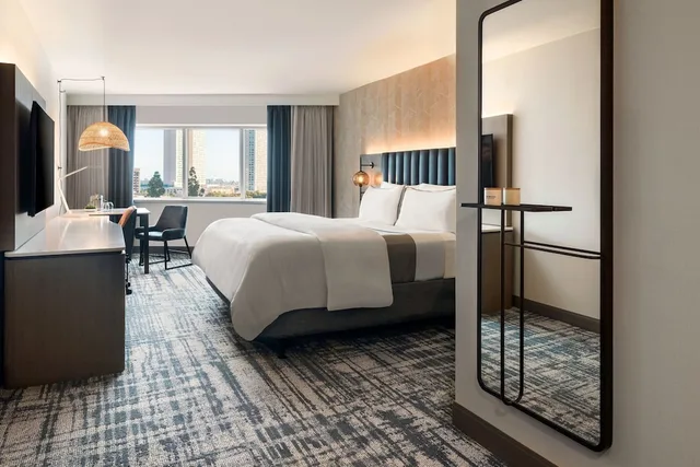 Room, King Bed, Bay View, The Westin San Diego Bayview 5/7