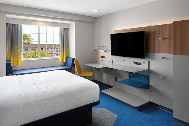 Standard, Queen Bed, Microtel Inn Suites by Wyndham Rapid City 5/6