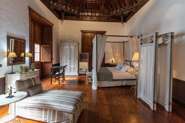 جناح بسرير كوين في المبنى الرئيسي، ISLA BAJA SUITES 1/10