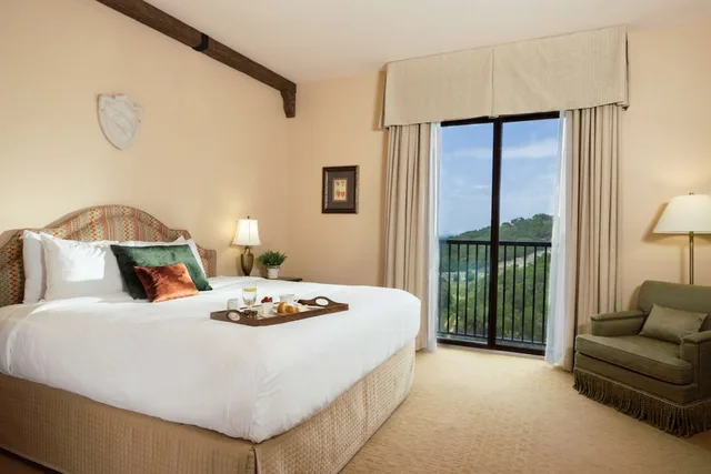 جناح بسرير كينج وسريرين مزدوجين بغرفتي نوم، Hotel Granduca Austin 2/6