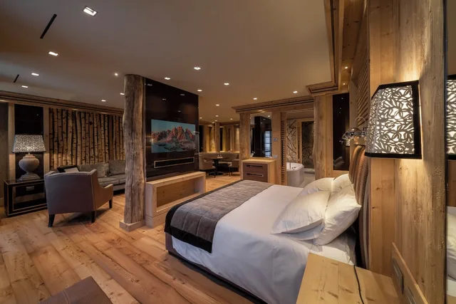 جناح بسرير كينج مع أريكة بحوض جاكوزي، Rosapetra Spa Resort 2/5