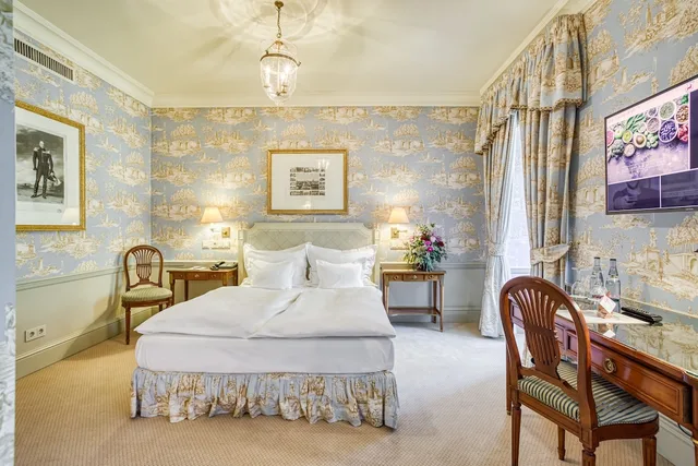 غرفة بسرير كوين، WALD AND SCHLOSSHOTEL FRIEDRICHSRUHE 1/3